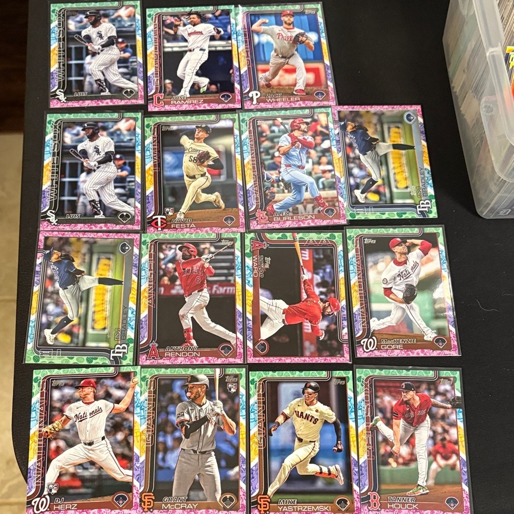 25 topps easter parallels Baseball Trading Card Set